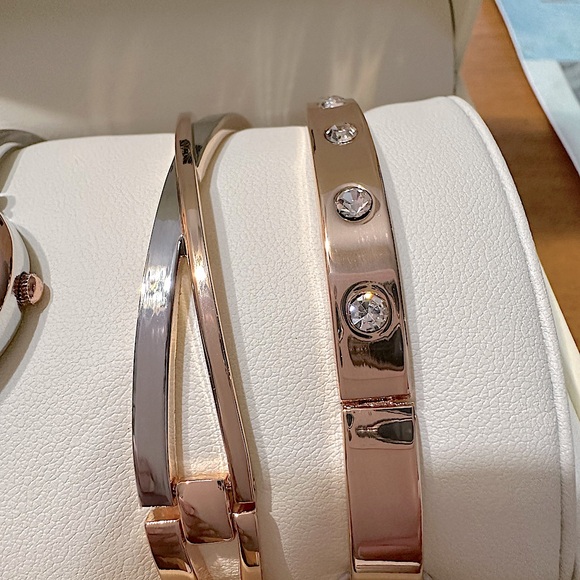 Anne Klein watch and two coordinating bracelets -NWT - Picture 3 of 4